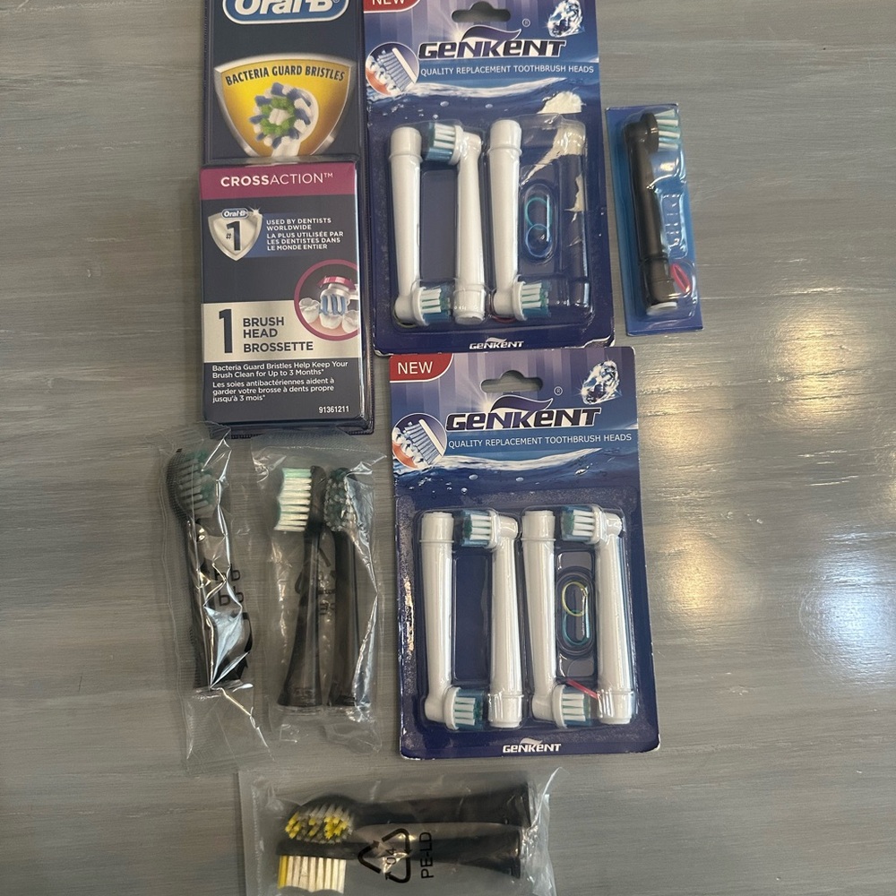 Bulk Oral B Toothbrush Replacement Heads 14 total.